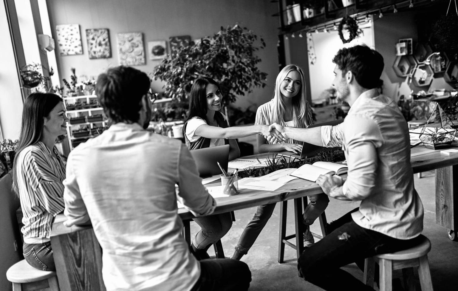 Studente che utilizza la piattaforma di apprendimento autogestito